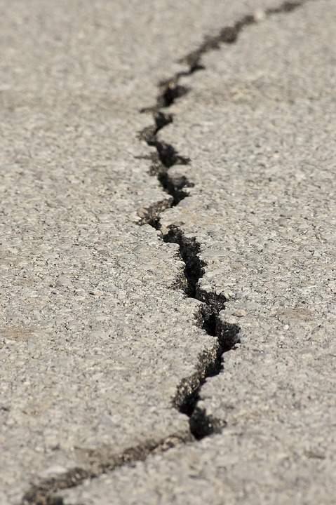沖縄地方で強い地震、西表島で震度５弱
